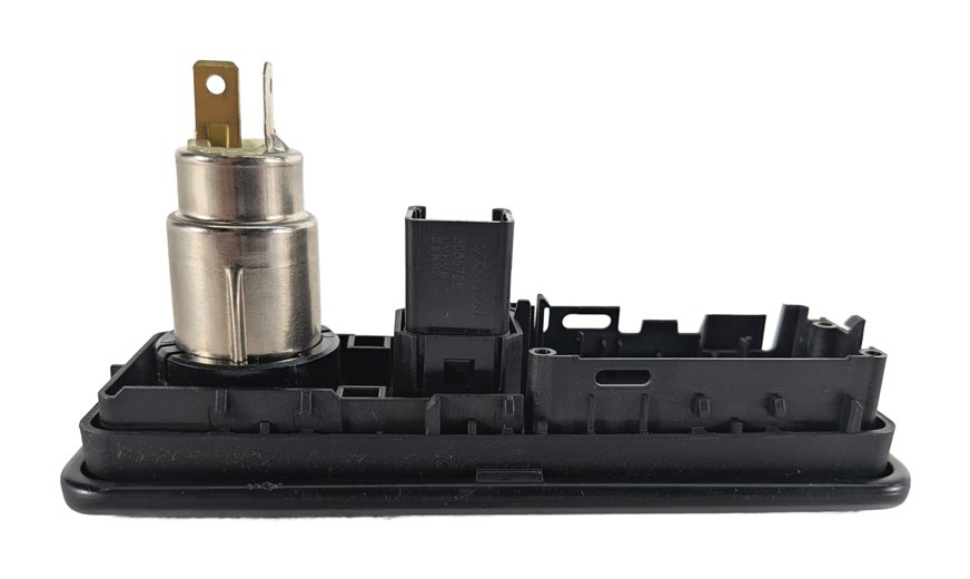 Thumbnail 6: 2012 LAND ROVER LR4 (L319) AUX AUDIO INPUT PORT w/ 12V POWER OUTLET SOCKET COVER