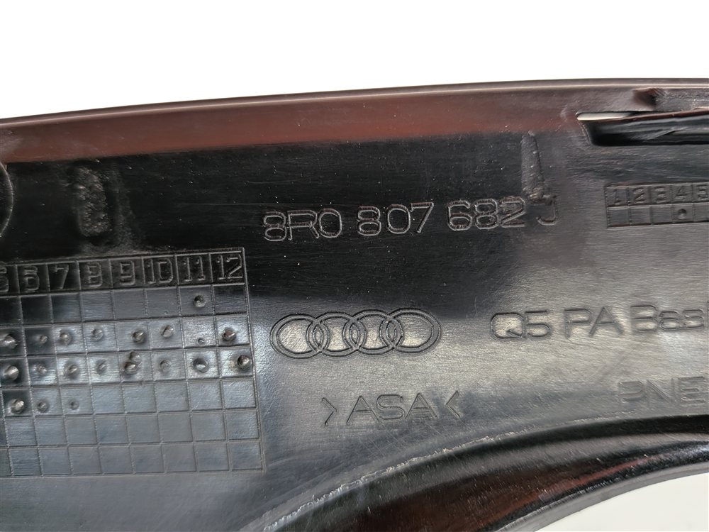 Thumbnail 8: 13-16 AUDI Q5 (B8 8R) RIGHT FRONT PASSENGER FOGLIGHT LIGHT GRILLE TRIM (BLACK)