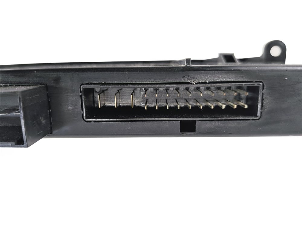 Thumbnail 9: 12-15 BMW 335 X1 (E84 E90 E92 E93) PRIMARY BODY CONTROL MODULE COMPUTER (BCM)