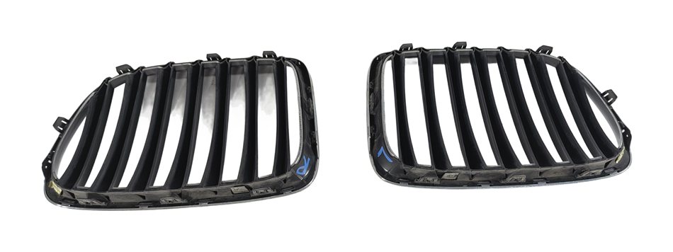 Thumbnail 7: 2013-2015 BMW X1 (E84) FRONT LEFT/RIGHT UPPER KIDNEY GRILLE SET/2 (BLACK/CHROME)