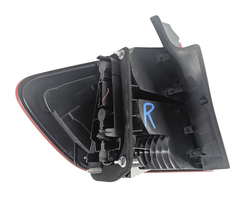 Thumbnail 7: 2012-2015 BMW X1 (E84) RIGHT PASSENGER REAR OUTER TAILLIGHT BRAKE LIGHT LAMP