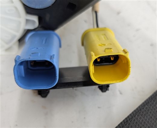 Thumbnail 8: 2012-2015 BMW X1 (E84) LEFT FRONT DRIVER SEATBELT BUCKLE RETRACTOR (Black)