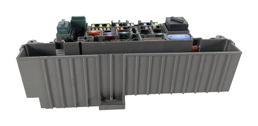 Thumbnail 3: 08-15 BMW 128i 135i 328i 335i M3 X1 (E84 E87 E90) POWER DISTRIBUTION FUSE BOX