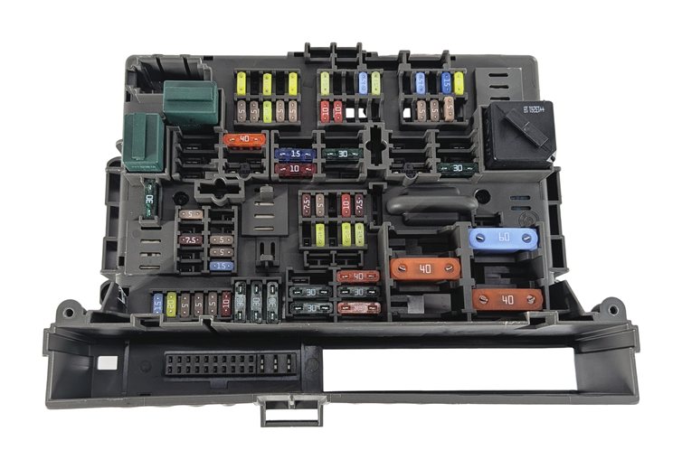 Thumbnail 4: 08-15 BMW 128i 135i 328i 335i M3 X1 (E84 E87 E90) POWER DISTRIBUTION FUSE BOX