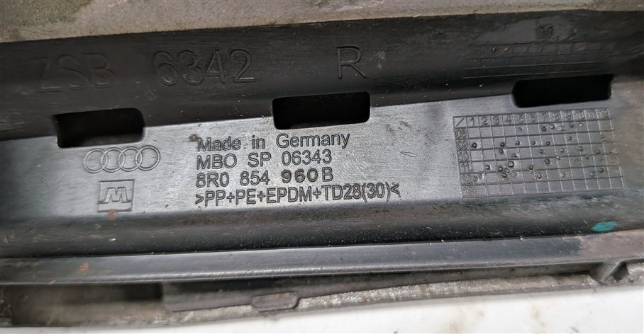 Thumbnail 9: 2013 AUDI Q5 (B8 8R) FRONT RIGHT PASSENGER LOWER FENDER MOLDING S-LINE (Silver)