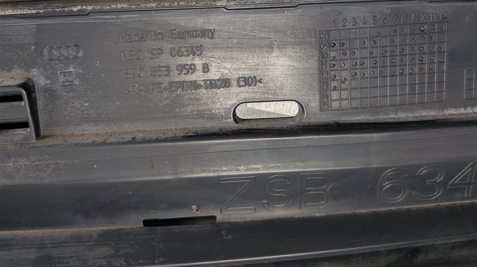 Thumbnail 5: 2013 AUDI Q5 (B8 8R) FRONT LEFT DRIVER LOWER DOOR MOLDING TRIM S-LINE (Silver)