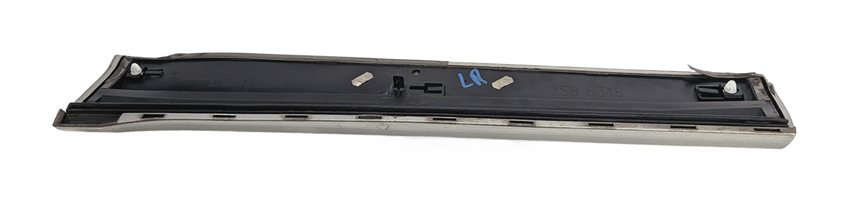 Thumbnail 3: 2013 AUDI Q5 (B8 8R) REAR LEFT LOWER DOOR MOLDING RUNNER TRIM S-LINE (Silver)