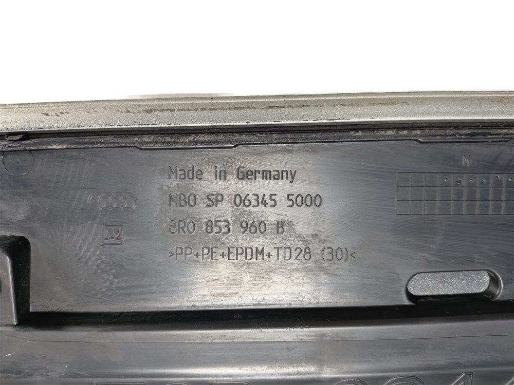 Thumbnail 7: 2013 AUDI Q5 B8 8R FRONT RIGHT PASSENGER LOWER DOOR MOLDING TRIM S-LINE (Silver)