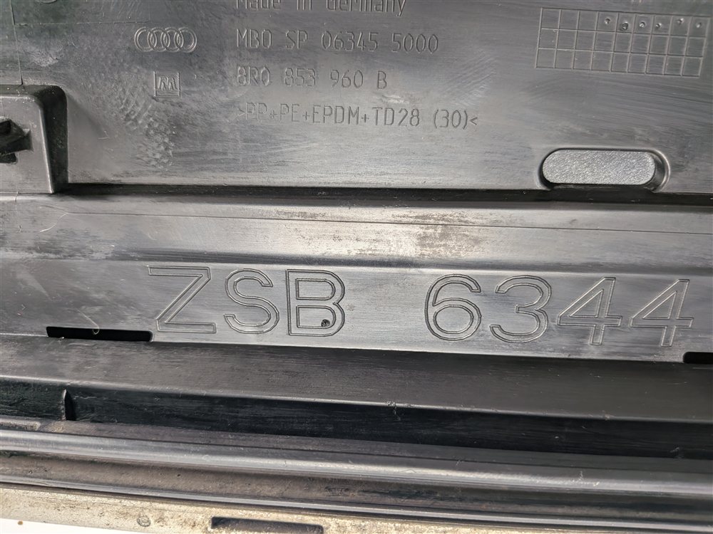 Thumbnail 8: 2013 AUDI Q5 B8 8R FRONT RIGHT PASSENGER LOWER DOOR MOLDING TRIM S-LINE (Silver)