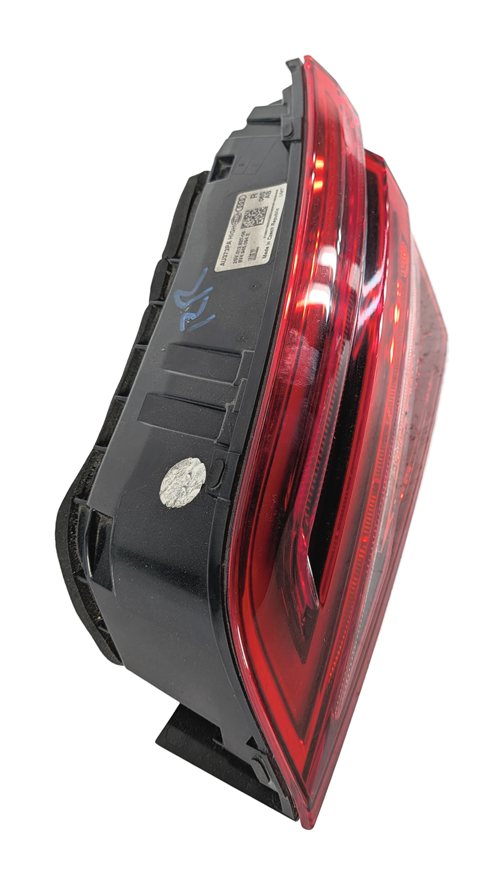 Thumbnail 5: 2016-2018 AUDI A3 E-TRON (8VF) RIGHT PASSENGER REAR INNER TAILLIGHT LIGHT LAMP