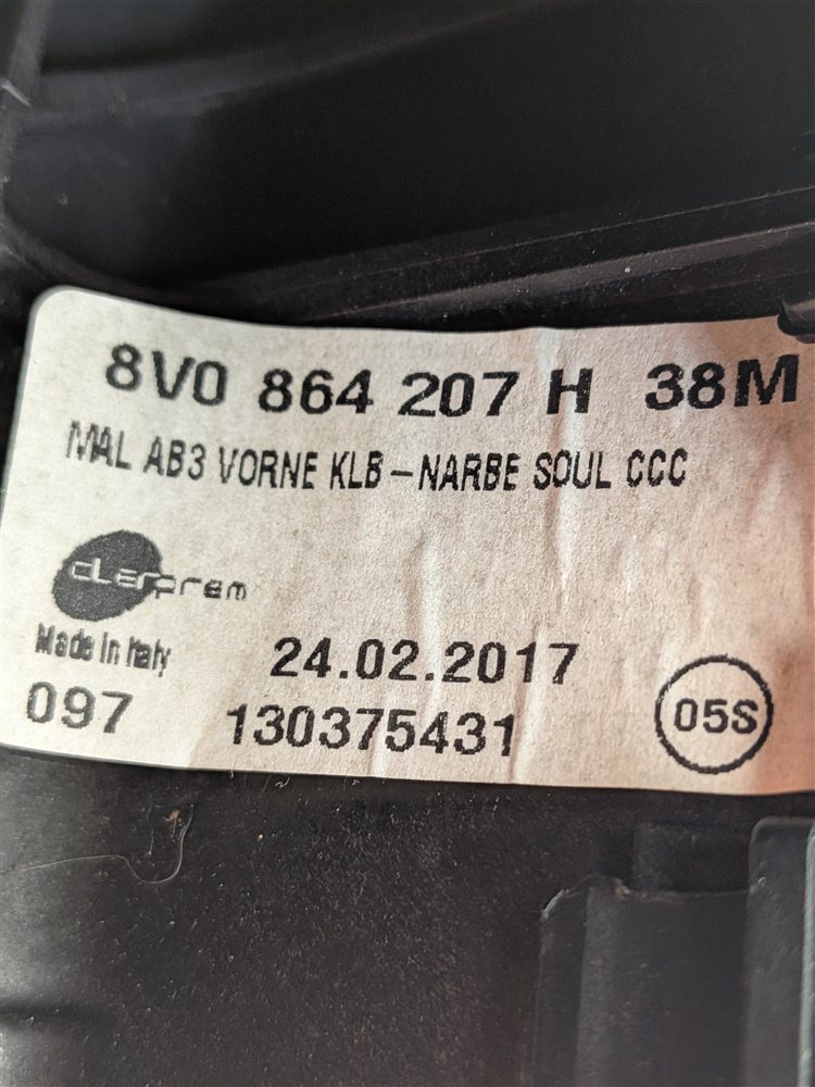 Thumbnail 8: 15-20 AUDI A3 S3 (8V) FRONT CENTER CONSOLE ARM REST LID (Black)