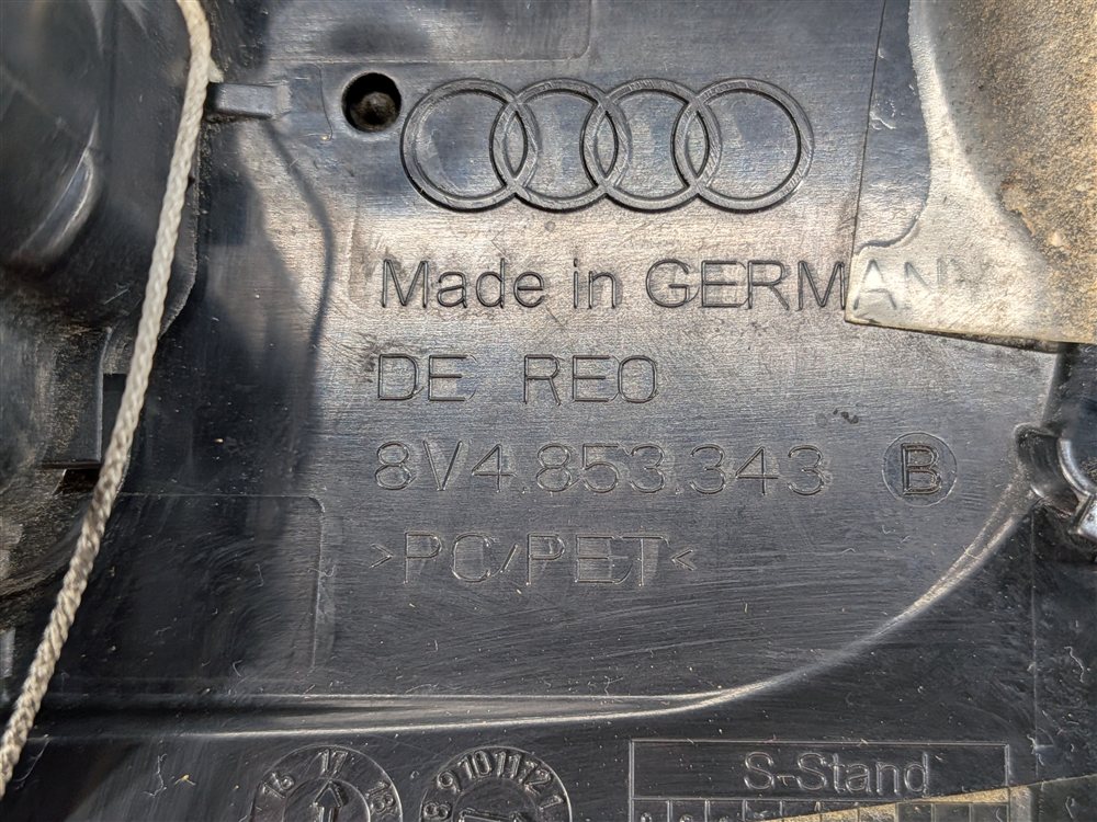 Thumbnail 11: 16-18 AUDI A3 E-TRON (8VF) HYBRID FRONT CENTER MAIN AIR VENT GRILLE w/ EMBLEM