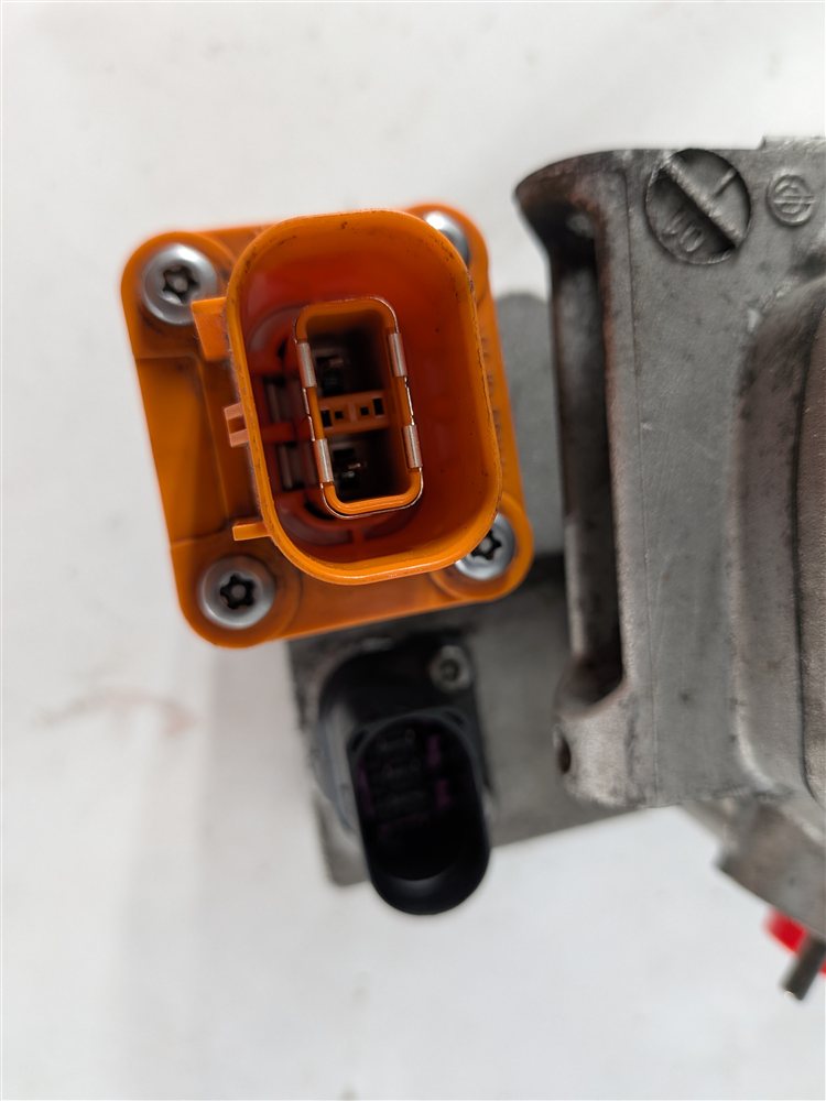 Thumbnail 10: 2016-2018 AUDI A3 E-TRON (8VF) 1.4L HYBRID ENGINE A/C COMPRESSOR PUMP