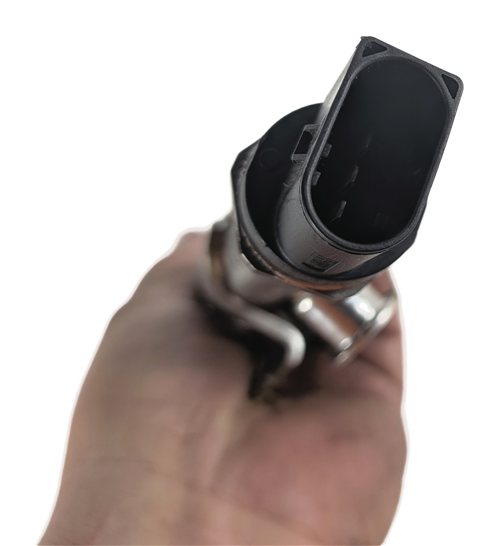 Thumbnail 8: 16-18 AUDI A3 E-TRON (8V) 1.4L HYBRID (CXUA) ENGINE FUEL RAIL w/ PRESSURE SENSOR
