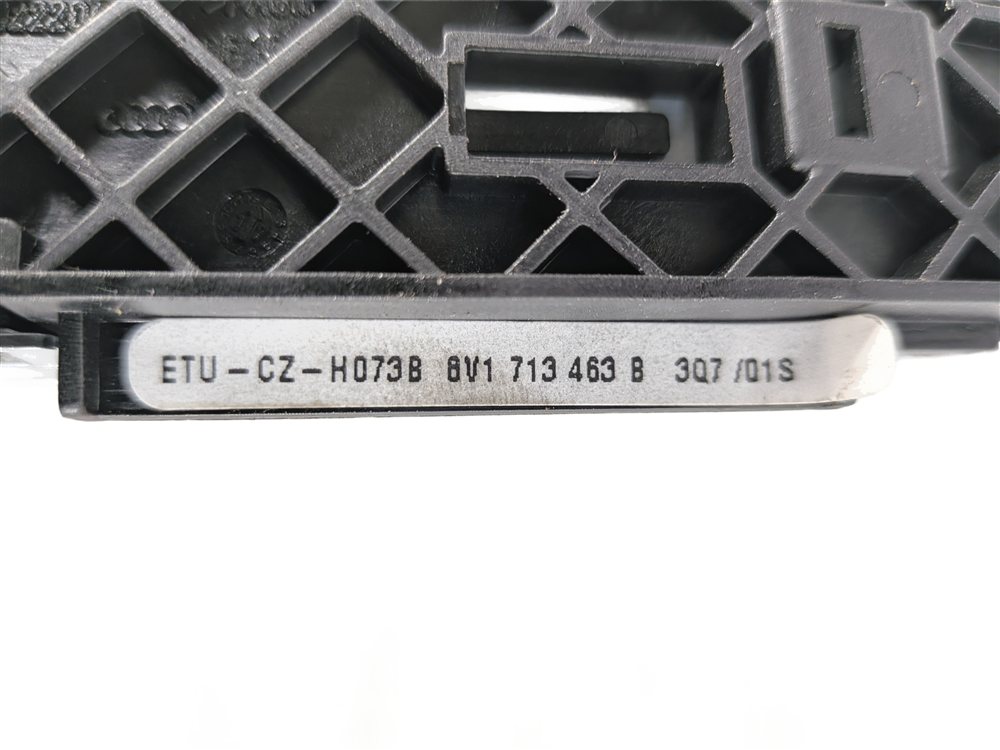 Thumbnail 9: 2017 AUDI A3 E-TRON (8V) GEAR SHIFT INDICATOR TRIM BEZEL (Micrometallic Silver)