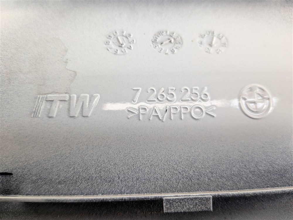 Thumbnail 8: 11-17 BMW X3 (F25) FUEL TANK FILLER DOOR LID TRIM COVER (White)