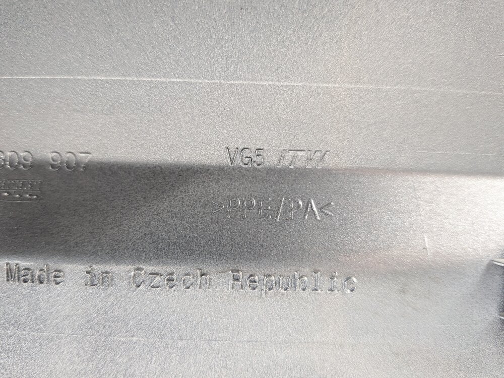 Thumbnail 9: 2012-2018 AUDI A6 S6 (C7) FUEL GAS TANK DOOR LID COVER TRIM (Gray)