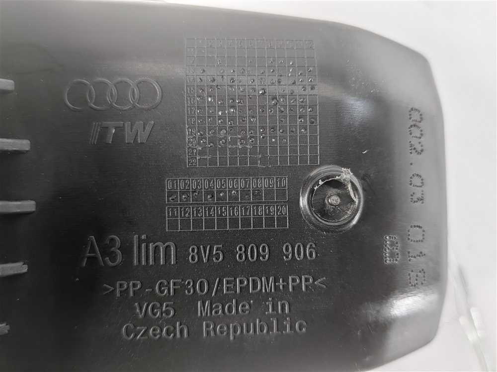 Thumbnail 11: 15-18 AUDI A3 S3 8V FUEL TANK FILLER GAS TANK DOOR FLAP COVER w/HOUSING (White)