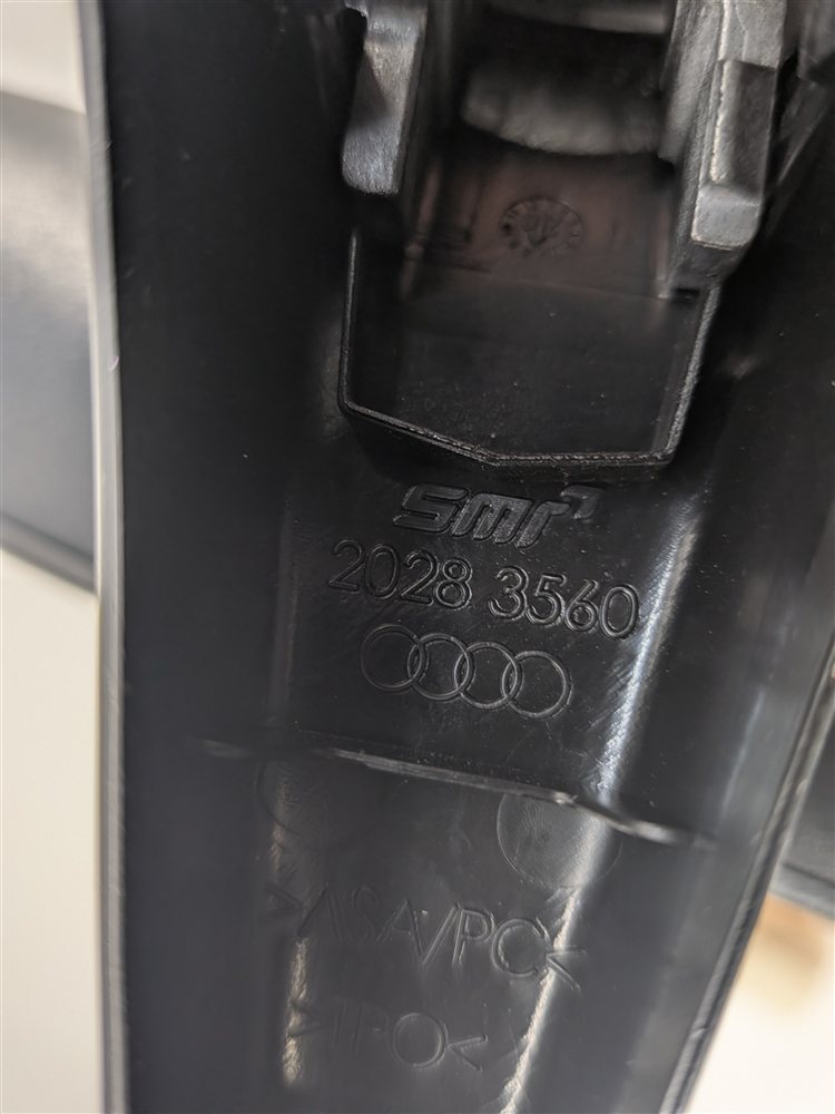 Thumbnail 9: 2015-2018 AUDI A3 (8V) MANUAL DIM REARVIEW REAR VIEW MIRROR (Black)