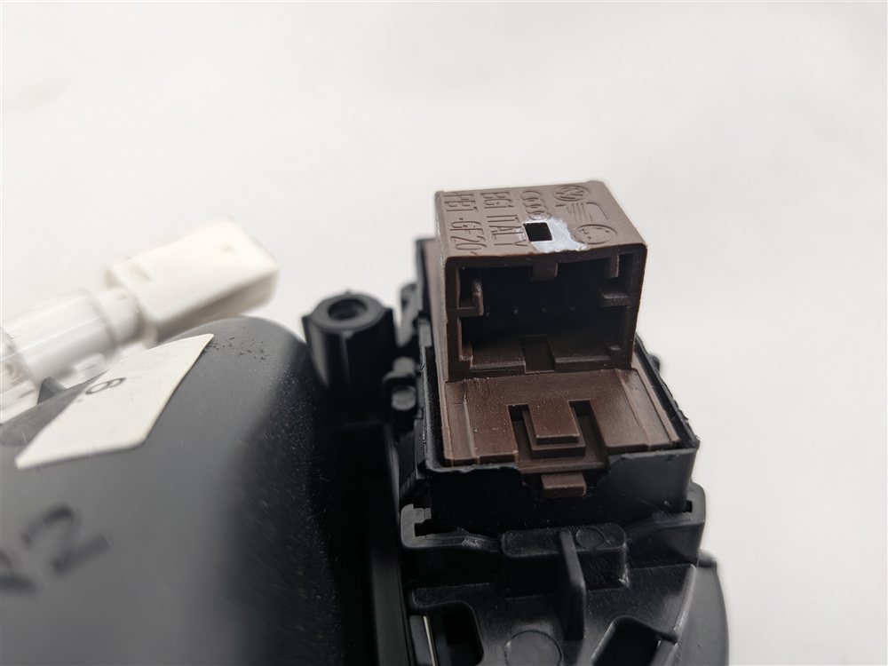 Thumbnail 11: 15-20 AUDI A3 S3 (8V) REAR RIGHT INTERIOR DOOR HANDLE w/ LOCK SWITCH BUTTON