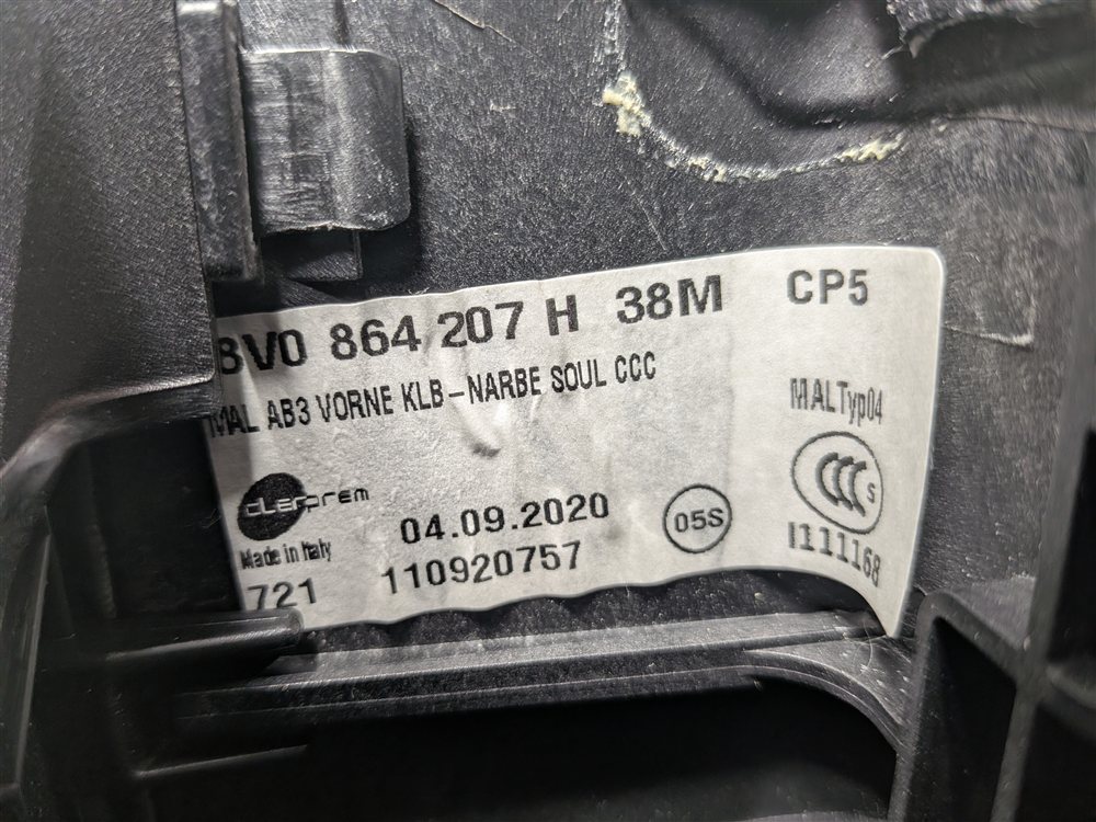 Thumbnail 8: 15-20 AUDI A3 S3 (8V) FRONT CENTER CONSOLE ARM REST LID (Black)