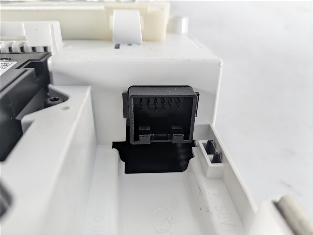 Thumbnail 11: 17-19 AUDI A3 (8V) FRONT ROOF DOME COURTESY LIGHT w/SUNROOF SWITCH (Black)