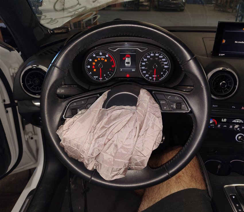 Thumbnail 2: 2017-2020 AUDI A3 S3 (8V 8Y) 3 SPOKE STEERING WHEEL w/ CONTROL SWITCH BUTTONS