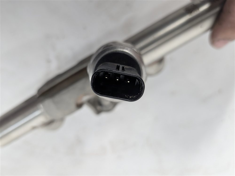 Thumbnail 8: AUDI 19-20 A3 21-24 Q3 (8V F3) 2.0L TURBO ENGINE FUEL RAIL w/ PRESSURE SENSOR