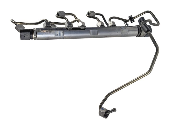 Thumbnail 5: 2014 BMW 328D (F30) 2.0L DIESEL N47T ENGINE FUEL RAIL w/ LINES PRESSURE SENSOR