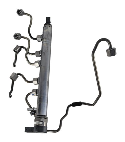 Thumbnail 7: 2014 BMW 328D (F30) 2.0L DIESEL N47T ENGINE FUEL RAIL w/ LINES PRESSURE SENSOR