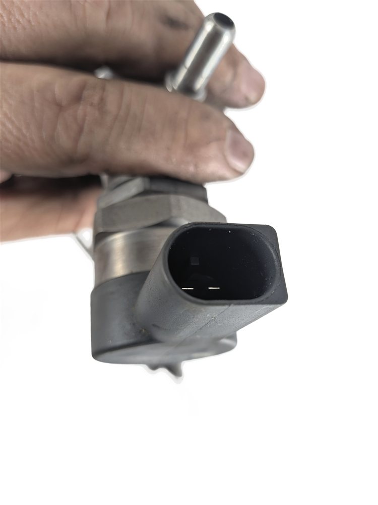 Thumbnail 9: 2014 BMW 328D (F30) 2.0L DIESEL N47T ENGINE FUEL RAIL w/ LINES PRESSURE SENSOR