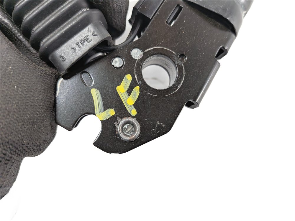 Thumbnail 9: 06-08 BMW 1 3 SERIES M3 (E82 E90) FRONT LEFT SEAT BELT BUCKLE RECEIVER (Black)
